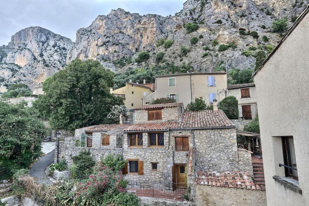 Studio Vue Sur La Roche, Au Calme Moustiers #1アパートメント エクステリア 写真